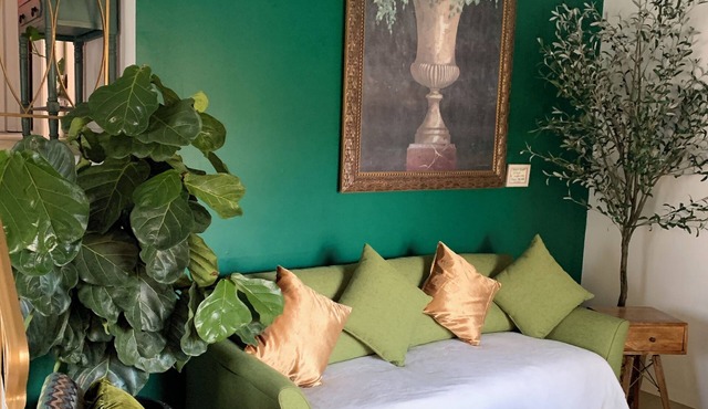 Near O’Hare, King Bed, Spacious, Great Backyard, WiFi, AC