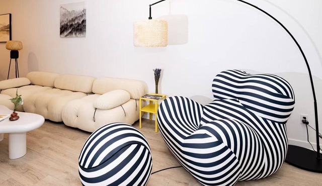 Near ONT Modern Designer Stay Bright Chic Spacious