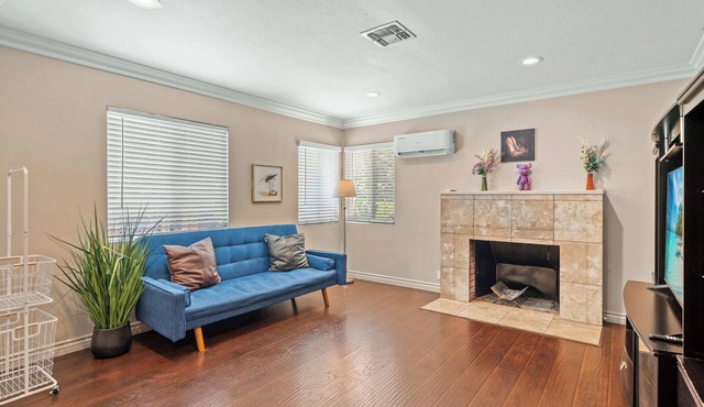 Near ONT Modern Family Home w Full Amenities