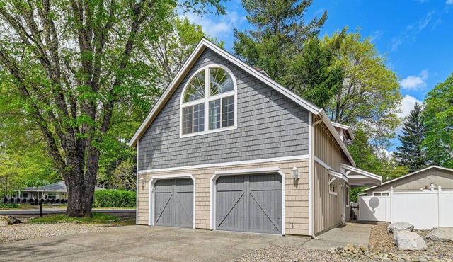 Near Oregon Caves: 2-Studio Retreat w/Game Room!