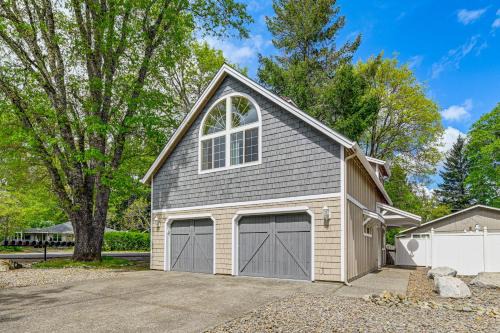 Near Oregon Caves: 2-Studio Retreat w/Game Room!