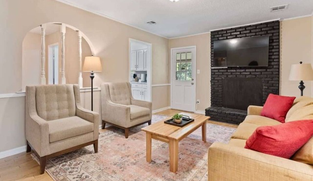 Near Parks, Dining, & Shopping - Glade Park Gem