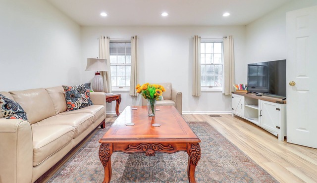 Near Parks + Restaurants: Updated Toledo Apt!