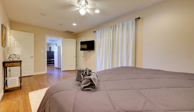 Near Parks, Shops & Eats! Bullhead City Casita