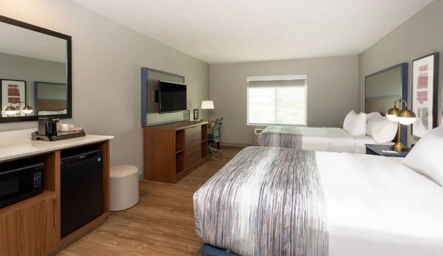 Near Parks, Trails, and Museums! 3 Modern Units, FREE Breakfast, Onsite Pool!