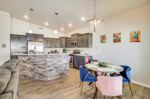 Near Parks & Venues: Upper Valley Family Home!