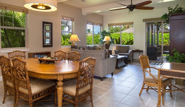 Near Pauoa Bay Sunny Kulalani Getaway w/Lanai, Pools & Amenities Galore