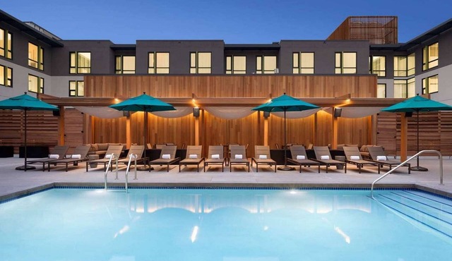 Near Pearl Street Mall + Free Breakfast. Pool. Gym
