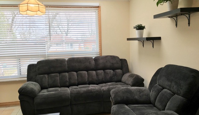 Near Pearson Airport Master Room with Two queen Bed Private Bathroom-Rm 201