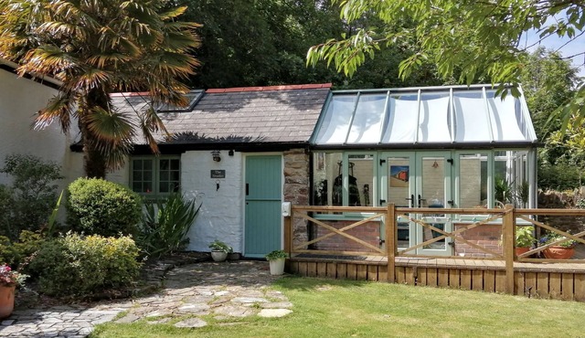 Near Perranporth. A country cottage for 2 & dog friendly Short walk to the Beach