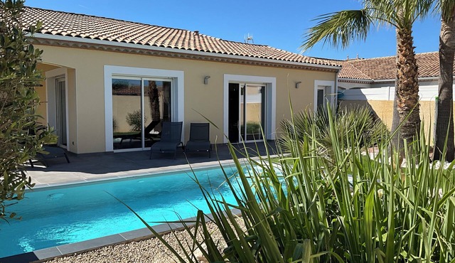 Near PEZENAS, Single storey villa with private pool