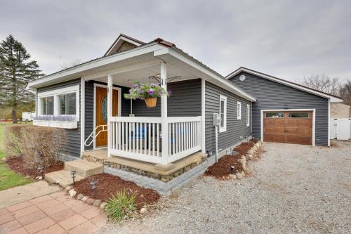 Near Pine Knob, Lakes and Trails! Ortonville Getaway