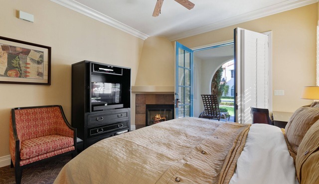 Near Pool! Upgraded Premium Villa on the Paseo, Pet Friendly! - Ground Floor (L12)
