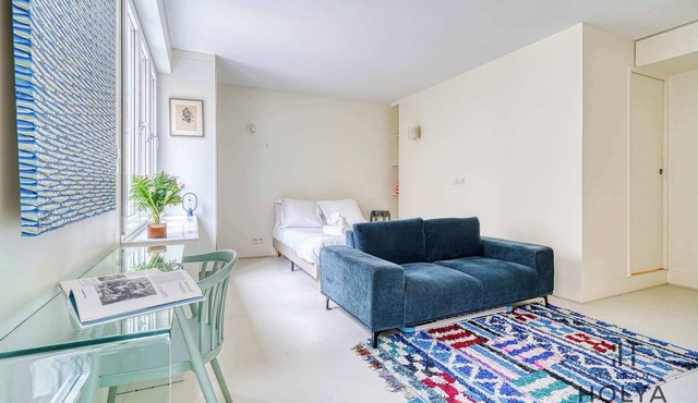 Near Porte Maillot - The Patio