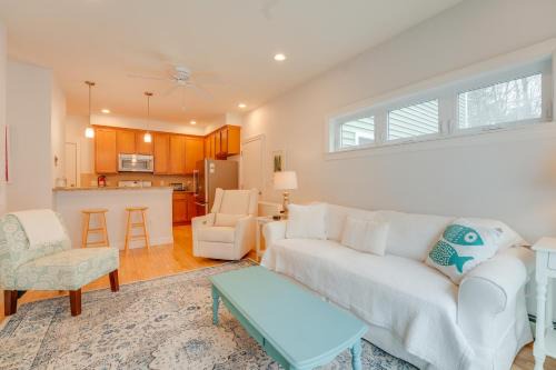 Near Portland Trails Walkable Apartment with Deck