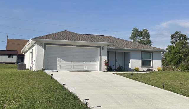 Near Rainbow Springs, Silver Springs, and World Equestrian Center. Pet Friendly