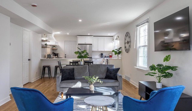 Near Ravinia and Navy Base, charming 3-bedroom house in peaceful Highland Park