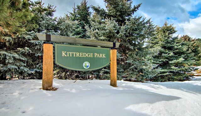 Near Red Rocks, Hiking & Skiing: Kittredge Condo!