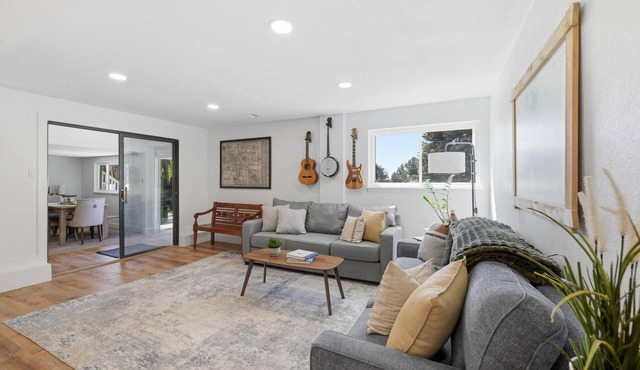 Near Red Rocks - Patio, Yard & Foothill Views