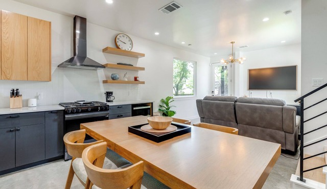 Near Restaurants & Parks: Home 3 Mi to Dtwn Austin