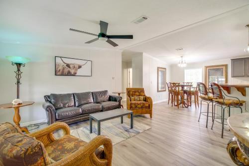 Near Rocket Launches and Beaches! Cocoa Family Home