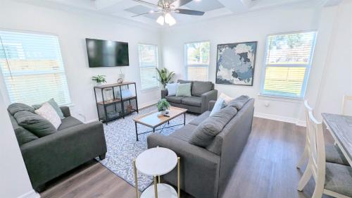 Near Rosenburg & Needville Sleeps 9 Pet Friendly