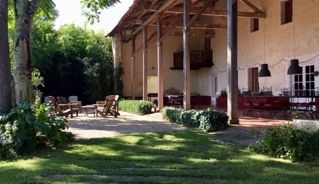 Near Saint Emilion, Fab terrace, pool, Big Family house.