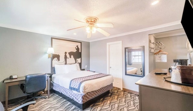 Near Sammy Baugh Golf Course & Local Dining Spots | Queen Bed Non‑Smoking