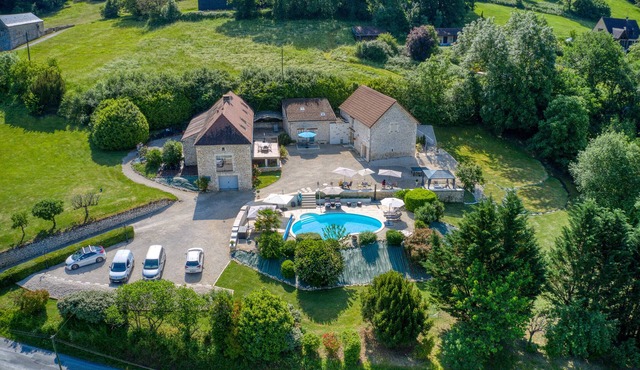 Near Sarlat, 2-person gîte. air conditioned heated pool access, very nice view