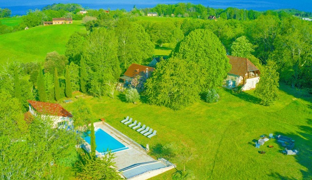Near Sarlat CHEZ-SOI in the middle of nowhere + Pool/Spa & Jacuzzi