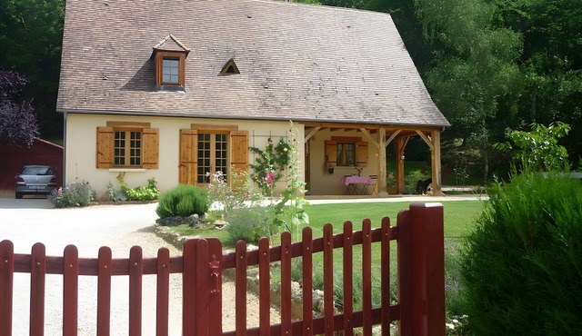 Near Sarlat in Périgord: Under the Linden Tree at Joelle and Guy’s – Country Room, Peace, Nature