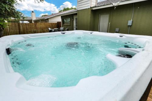 Near Sea World Hot Tub Swing Set BBQ Yard Games