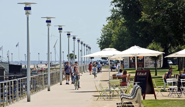Near seafront and town center, beautiful T3 - sleeps 6 - bright and quiet
