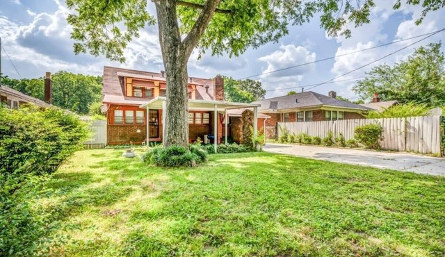 Near Shopping & Dining- Magic in Midtown- Unit B