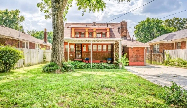 Near Shopping & Dining- Magic in Midtown- Unit A