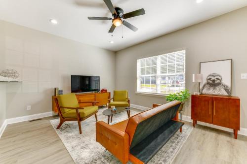 Near Shopping & Dining: Pet-Friendly Dallas Apt!