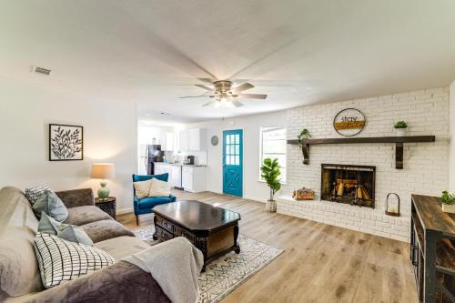 Near Shops and Eats Commuter-Friendly FWTX Home