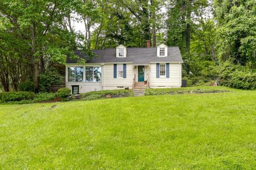 Near Shops and Parks Dog-Friendly Maryland Gem