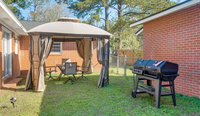 Near Shops & Eats: Home w/Large Yard in Waycross!