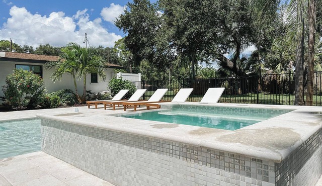 Near Siesta Key with Private Pickleball Court and Heated Saltwater Pool with Spa