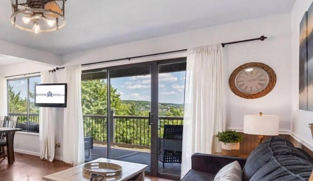 Near Silver Dollar City & Indian Point Marina, Two-Level Condo with Two Decks & Free Tickets