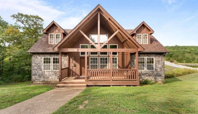 Near Silver Dollar City! Spacious Family-sized Rental