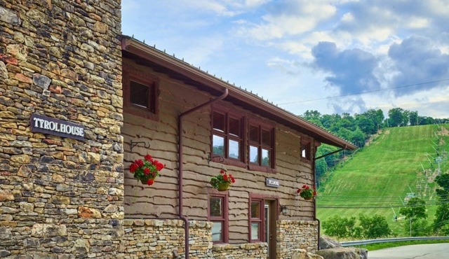 Near Ski Lifts | Cozy Cedar Chalet w/Full Kitchen