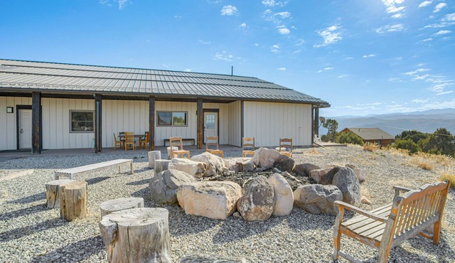 Near Skiing: Mtn-View Getaway in Eagle!