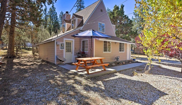 Near Skiing: 'The Knotty Pine Cottage' in Big Bear