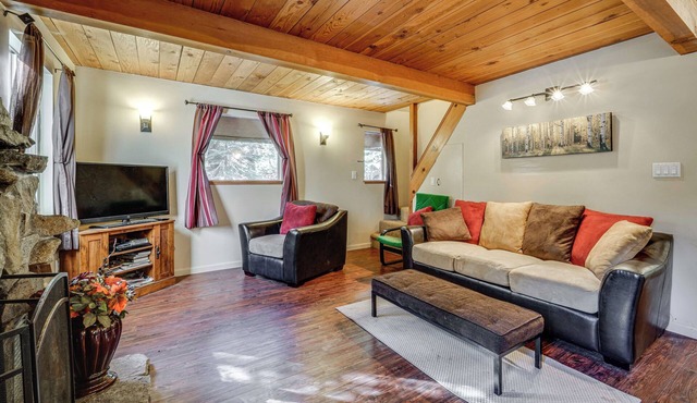 Near Slopes, Donner Lake & Trails! Woodsy Retreat