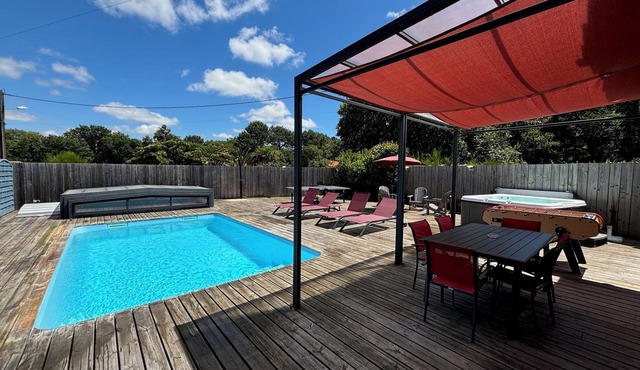 Near soulac/sea Villa sleeps 7 with heated indoor swimming pool, jacuzzi