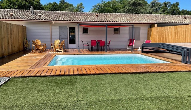 Near Soulac-sur-Mer: House for 6 people with heated indoor pool