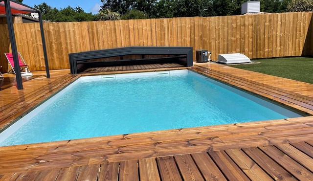 Near Soulac-sur-Mer, house with private, heated indoor pool