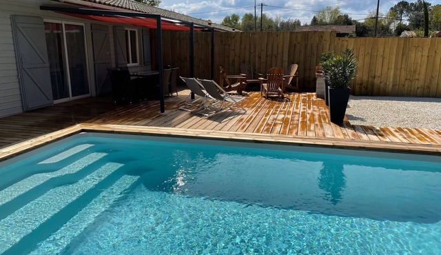 Near Soulac/mer 6-person house with heated indoor pool